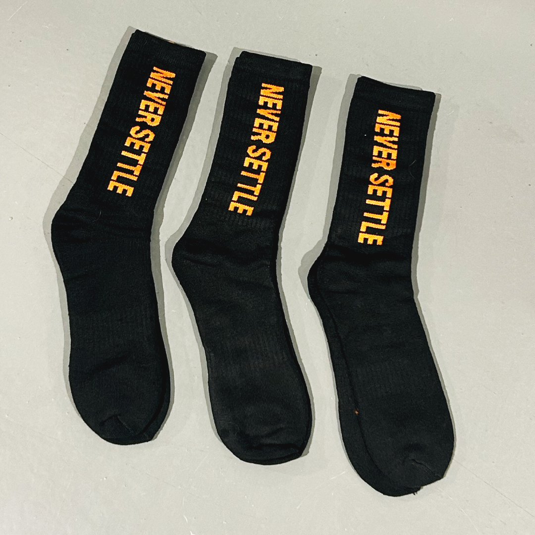 NEVER SETTLE Socks 3-pack